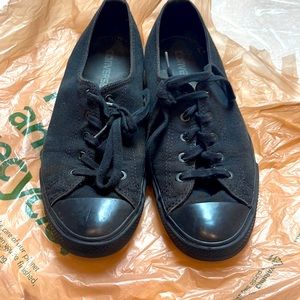 Black low top converse